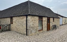 Tupenny Cottage, Old Mill Farm, Cotswold Water Park